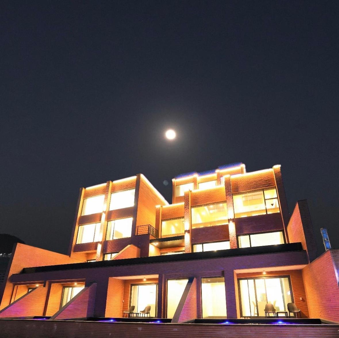 Pohang Case Poolvilla Exterior photo